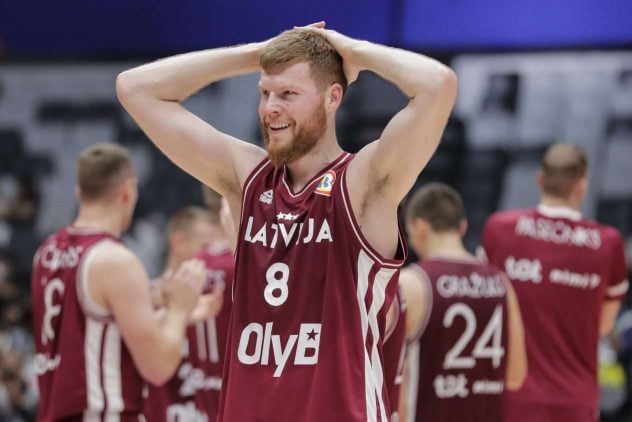 davis_bertans_latvia_aop